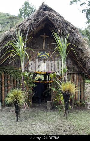 Papua Nueva Guinea; Goroka; La Estación Misionera Católica de Namta (Mefenga) dirigida por los Misioneros de la Sagrada Familia. Katholische Missionsstation Foto de stock