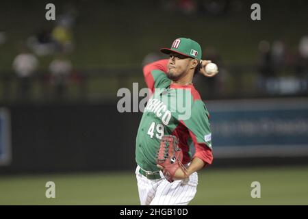 Pitcher mexicano abrió el partido. Yovani GallardoCerveceros de  Milwaukee vs diamondbacks en el Salt River Fields en la ciudad de  Scottsdale Az Stock Photo - Alamy