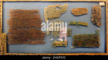 Fragmento 8th siglo Japón. Fragmento. Japón. siglo 8th. Satén y sarga. Período Nara (710–794), ¿Tempy? (729–749). Textiles-Velvets