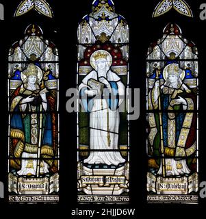 St. Oswald, St. Margaret de Hasbury y St. Wulstan vidrieras, St. John the Baptist Church, Hagley, Worcestershire, Inglaterra, Reino Unido