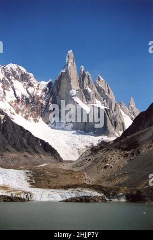 Monte Fitz Roy, Parque Nacional Los Glaciares, El Chaltén, Provincia de Santa Cruz, Argentina Foto de stock