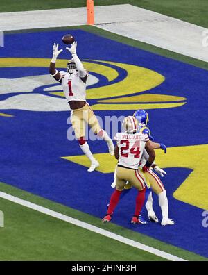 Inglewood, Estados Unidos. 31st de Ene de 2022. San Francisco 49ers' Jimmie Ward (1) intercepta el pase del mariscal de campo Matthew Stafford de Los Angeles Rams durante el primer cuarto del partido del Campeonato NFC en el Sofi Stadium en Inglewood, California el domingo 30 de enero de 2022. Foto de Jim Ruymen/UPI Crédito: UPI/Alamy Live News