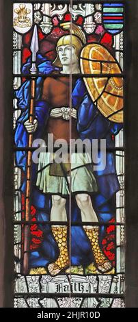 Una vidriera de Percy Bacon que representa la fe, la iglesia de Cristo, Swindon Foto de stock
