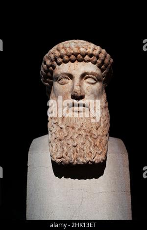 Busto del dios griego Hermes en el Museo Arqueológico de Estambul. Foto de stock