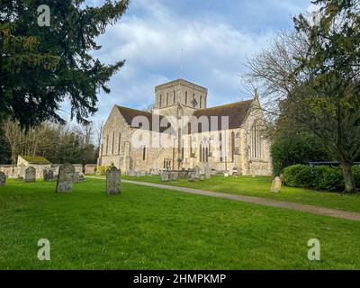 La Iglesia de Santa María y San Melor es la iglesia parroquial de la ciudad de Amesbury, Wiltshire, Reino Unido. La ciudad de Amesbury es el hogar del asentamiento neolítico Foto de stock
