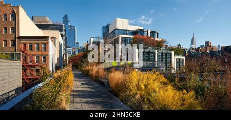 Vista panorámica de la ciudad de Nueva York del paseo marítimo High Line en otoño con rascacielos Hudson Yards. Chelsea, Manhattan