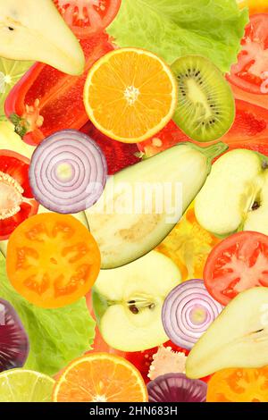 Fondo vertical de vegetales frescos, frutas y bayas brillantes. Foto de stock