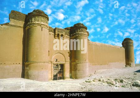 Castillo de Qasr al-Hayr al-Sharqi en el desierto sirio Foto de stock
