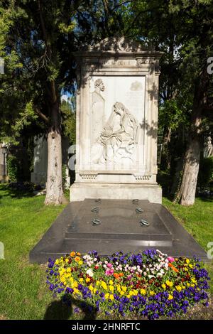 Vista al Cementerio Central de Viena, el lugar donde se entierra a gente famosa como actores Foto de stock