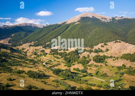 Parque Nacional de Abruzos cerca de Barrea, Lazio y MOLIS, Italia Foto de stock