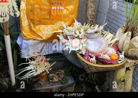 Oferta especial de Hinduismo Balinés en los días de fiesta. Foto de stock