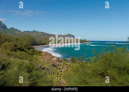 Mahaulepu playa en la costa sur de Kauai Foto de stock