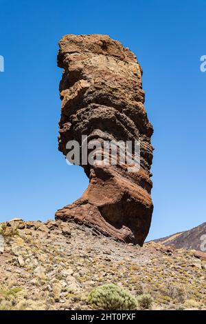 Emblemática formación rocosa Roque Cinchado junto al Teide en Tenerife, España