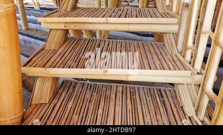 Escaleras Hechas De Tallos De Bambú. Hermosa Imagen Moderna De Habitación  Vacía Que Tiene Bambú Y Escalera, Diseño De Interiores De Estilo De  Decoración Minimalista, Diseño De Espacio De Vida Simple Fotos