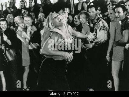 Cantante y actor puertorriqueño Chayanne y actriz Vanessa L. Williams en la película Dance With Me, USA 1998