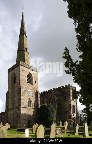Iglesia Anglicana de Santa María Astbury cerca de Congleton con torre separada y edificio principal en Cheshire Inglaterra Foto de stock