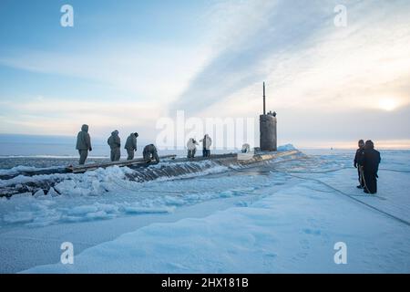 BEAUFORT SEA, Arctic Circle (11 de marzo de 2022) – Las Luces del Norte ...