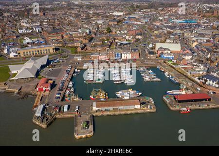 Vista aérea desde el puerto de Arbroath, Angus, Escocia, Reino Unido Foto de stock