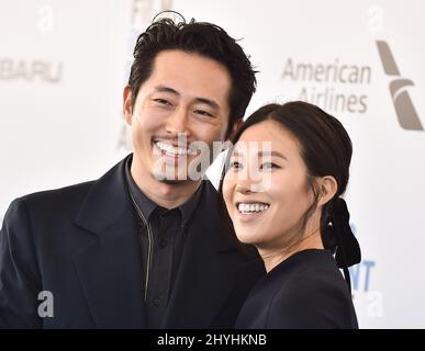 Steven Yeun y Joana Pak en los Premios Espíritu Independiente de Cine 2019 celebrados en Santa Mónica Beach el 23 de febrero de 2019 en Santa Mónica, CA. Foto de stock