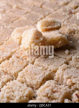 toffees de coco, merienda azucarada en poca profundidad de campo, vista de primer plano con espacio de copia Foto de stock