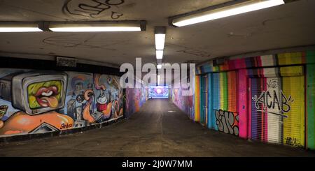 Arte callejero en Kassel, paso subterráneo, rue - espacio para experimentos urbanos, Kassel, Hesse, Alemania, Europa Foto de stock