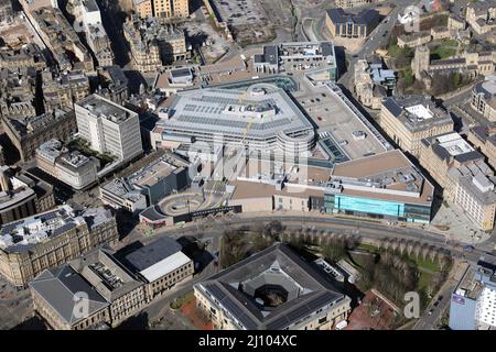 Vista aérea del centro comercial Nroadway de Westfield en el centro de la ciudad de Bradford, West Yorkshire Foto de stock