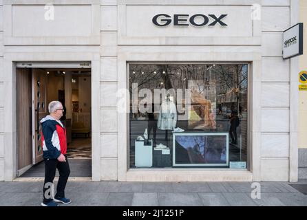 Tienda geox fotografías e imágenes de alta Página 2 - Alamy