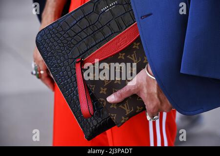 StreetStyle en Louis Vuitton - Semana de la moda de París hombres Primavera  Verano 2019 - Palais Royal - París - Francia Fotografía de stock - Alamy