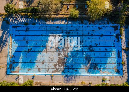 Vista aérea del estadio abandonado de la piscina en comocida como piscina  del estadio Héctor Espino.