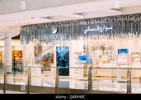 caricia Publicidad Fontanero Tienda de cristal Swarovski Dubai Mall, el centro de Dubai, UAE U.A.E.  Emiratos Arabes Unidos Fotografía de stock - Alamy
