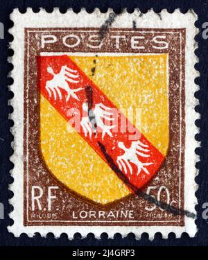 FRANCIA - ALREDEDOR de 1946: Un sello impreso en la Francia muestra Armas de Lorena, alrededor de 1946 Foto de stock