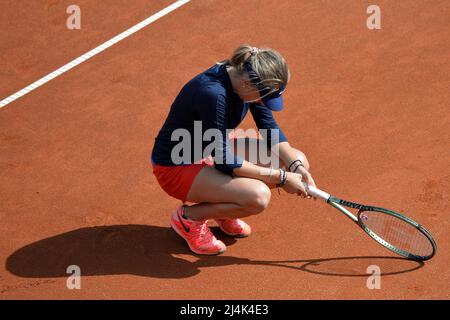 16 de abril de 2022, Praga, República Checa: LINDA FRUHVIRTOVA de la República Checa Reacciona después de perder punto durante el partido de clasificación de tenis de Billie Jean King Cup entre la República Checa y Gran Bretaña en Praga en la República Checa. (Imagen de crédito: © Slavek Ruta/ZUMA Press Wire)