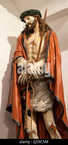 Monopoli - La estatua barroca de Jesús torturado - 'Ecce Homo' en la iglesia Chiesa di San Franceso d Assisi de Giovanni Battista Drago de 18. Cent. Foto de stock