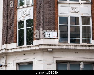 Londres, UK-09.10.21: Drury Lane Street, Londres Borough of Camden, Reino Unido Foto de stock