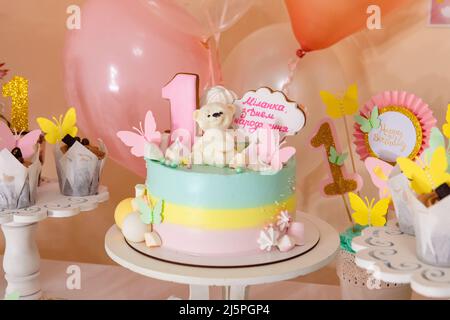 contador de dulces con pasteles y dulces Fotografía de stock - Alamy