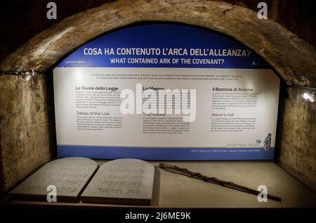Italia Emilia Romagna Bertinoro: Museo Interreligioso: Las tablas de la ley. Foto de stock