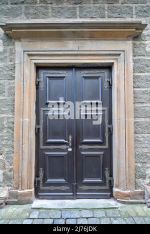 Iglesia parroquial de San Miguel, portal, entrada, fachada de la casa, otoño, Zeil am Main, Franconia, Baviera, Alemania, Europa Foto de stock