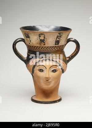 Kantharos (Copa del Vino) en forma de Cabeza Femenina, alrededor de 480 AEC.