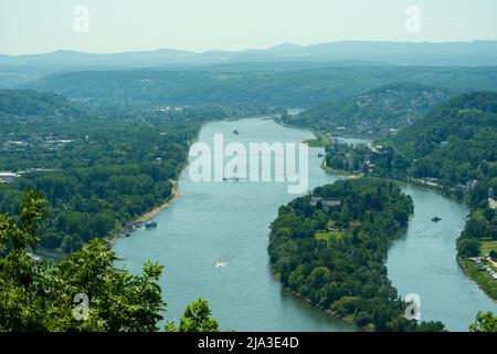 Vista panorámica del río Rin desde el famoso Drachenfels en Königswinter Alemania Foto de stock