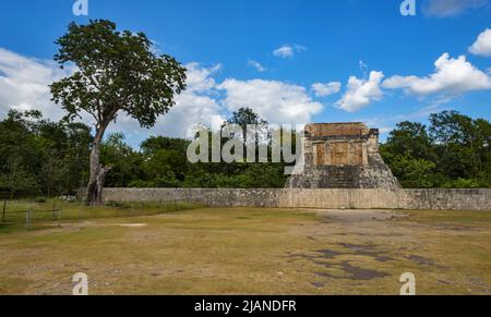 Templo del Hombre Barbado en Chichén Itzá Foto de stock
