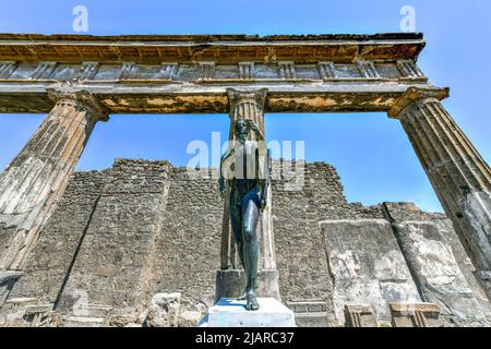 Santuario de Apolo en el Parque Arqueológico de Pompeya, Campania, Italia Foto de stock