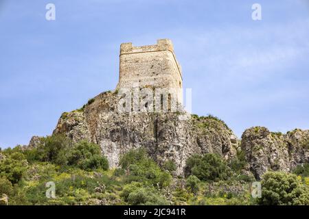 Torre del Tributo del Castillo de Zahara de la Sierra en Cádiz, Andalucía Foto de stock