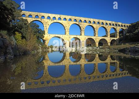 Francia, Gard Vers-Pont-du-Gard, acueducto romano, Pont du Gard, (siglo 1st, Entre 40 y 50 AD) Foto de stock
