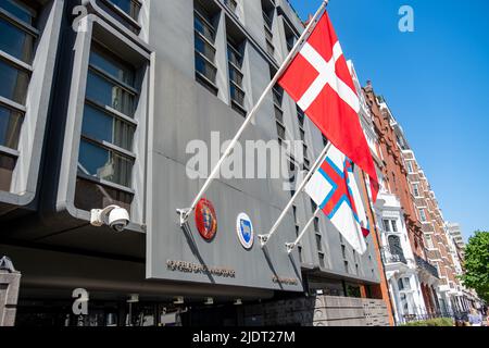 Londres- Mayo 2022: Embajada de Islandia y Dinamarca en Sloane Street en Knightsbridge Foto de stock