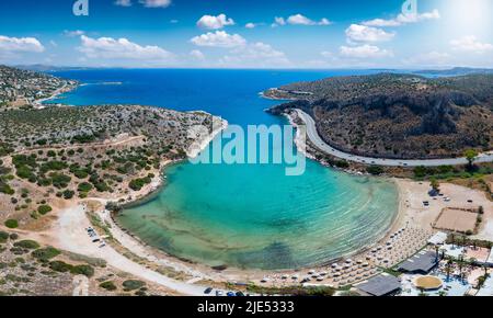 Vista panorámica de la playa Lomvarda, costa sur de Atenas Foto de stock