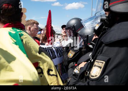 25 de junio de 2022, Munich, Baviera, Alemania: El 25 de junio, 2022 7000 personas se unieron a la manifestación anti-G7 en Munich, Alemania para protestar contra la extinción de especies, la desigualdad social y la crisis climática. (Imagen de crédito: © Alexander Pohl/Alto Press via ZUMA Press)