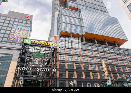 Boston, MA, EE.UU.-11 de junio de 2022: Centro comercial recién inaugurado en North Station. Foto de stock