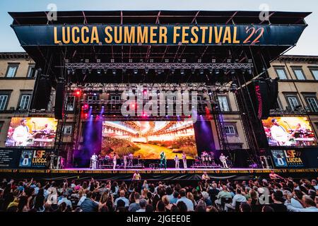 concerto di John Legend al Lucca Summer Festival, italia Foto de stock