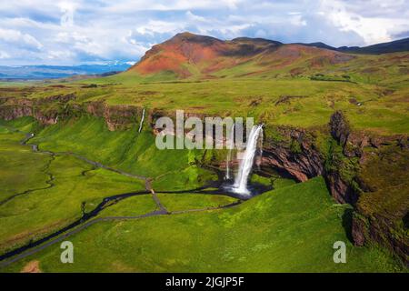 Vista aérea de la cascada de Seljalandsfoss en Islandia Foto de stock