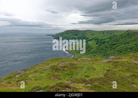 Vistas hacia Torr Head desde Fairhead cerca de Ballycastle en el condado de Antrim Foto de stock